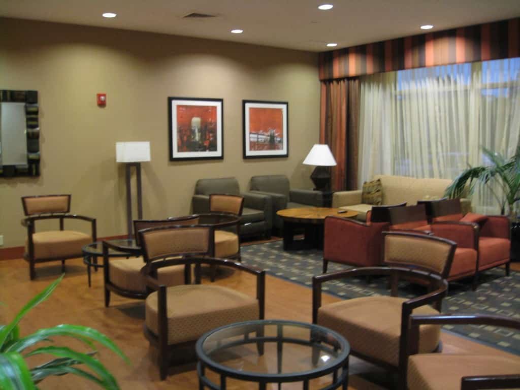 Hampton Inn La Guardia Airport lobby