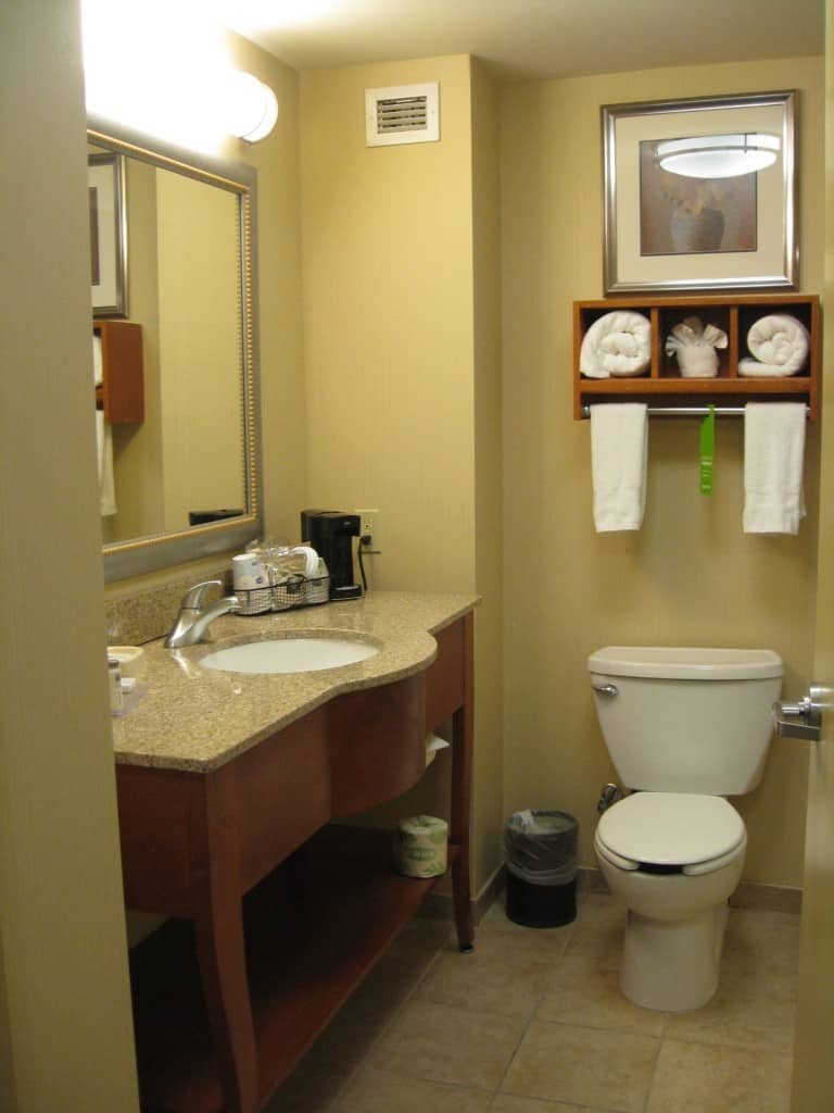 Hampton Inn La Guardia airport room bathroom