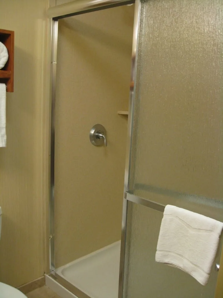Hampton Inn La Guardia airport room shower Hampton Inn La Guardia airport room shower