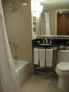 Hilton New York Double Bed bathroom