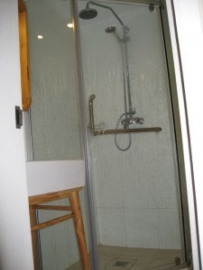 Shower Mingtown Nanjing Road Youth Hostel Review