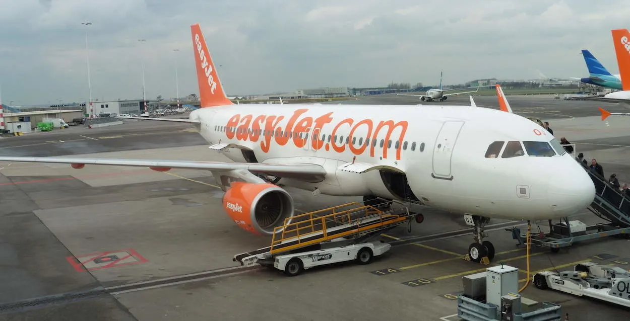 how to avoid baggage fees on easyJet, travel hack, Traveling Well For Less