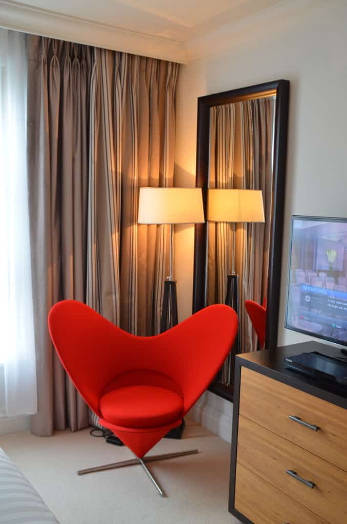 Saatchi Suite, Hyatt Regency London - The Churchill, Traveling Well For Less