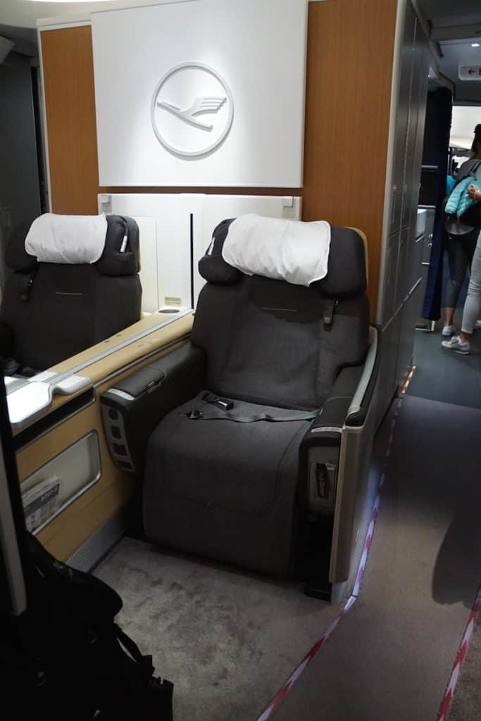 Read why the Lufthansa First Class Seat 3D on the 747-8 plane is one the worst seats in First Class. But it only costs $40 so I can't really complain. | travel hacking | TravelingWellForLess.com