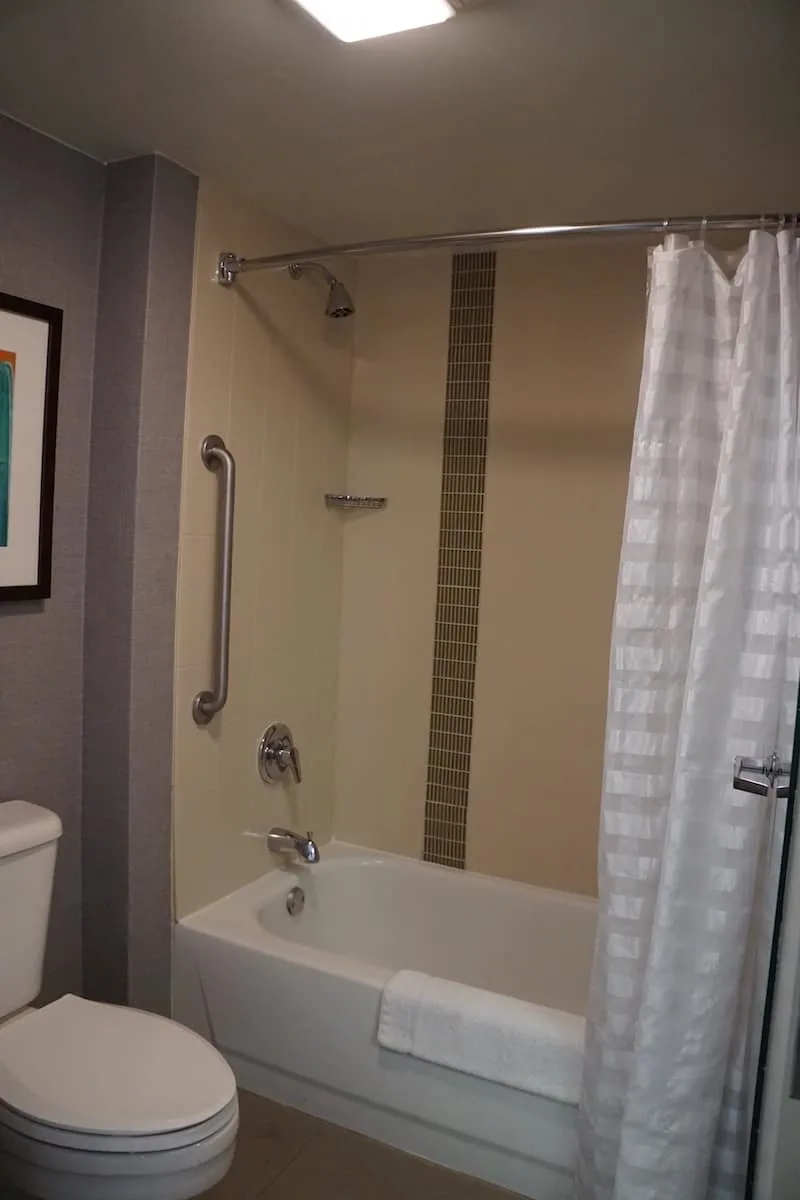 Only the double bed rooms at the Hyatt Place Las Vegas have a tub. Traveling Well For Less | Hyatt Place Las Vegas review | The Hyatt Place Las Vegas is the best hotel because you get free breakfast, Wi-Fi, parking, airport shuttle, and more 