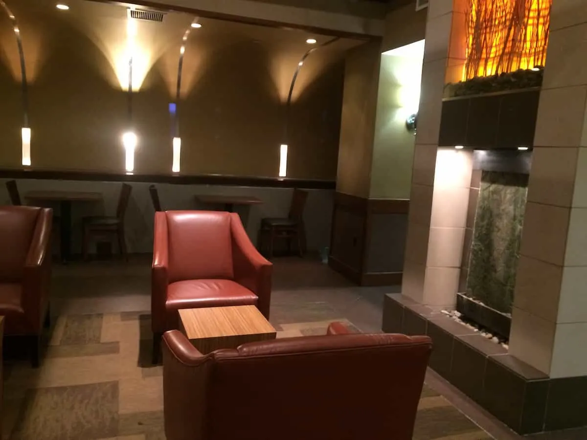 Hyatt Place Las Vegas lobby old design | The Hyatt Place Las Vegas is the best hotel because you get free breakfast, Wi-Fi, parking, airport shuttle, and more