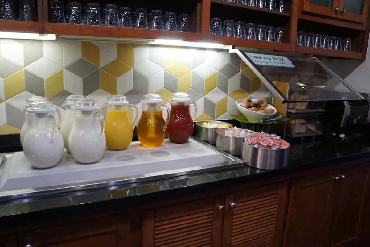 Milk and juice for breakfast at Hyatt Place Las Vegas. Traveling Well For Less | Hyatt Place Las Vegas review | The Hyatt Place Las Vegas is the best hotel because you get free breakfast, Wi-Fi, parking, airport shuttle, and more
