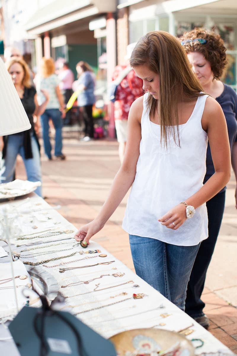 First Friday’s features live music and goods for sale from various local artists. | 25 reasons to visit Florence, Alabama. | Photo courtesy: VisitFlorenceAl.com | TravelingWellForless.com