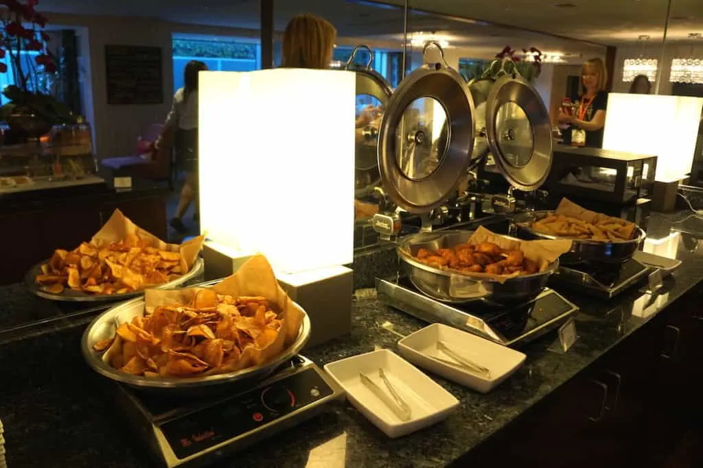 The JW Marriott Los Angeles LA Live Executive lounge offers small bites and appetizers. https://www.travelingwellforless.com