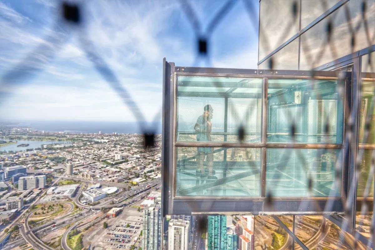 Are the best views in Melbourne worth being trapped in a glass box 984 feet above the ground? Review of Eureka Skydeck and the Edge