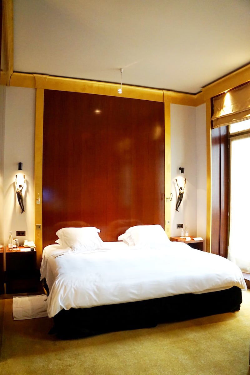 A brief stay at the Park Hyatt Paris in a deluxe room. | Paris, France | travel hacks | miles and points | TravelingWellForLess.com