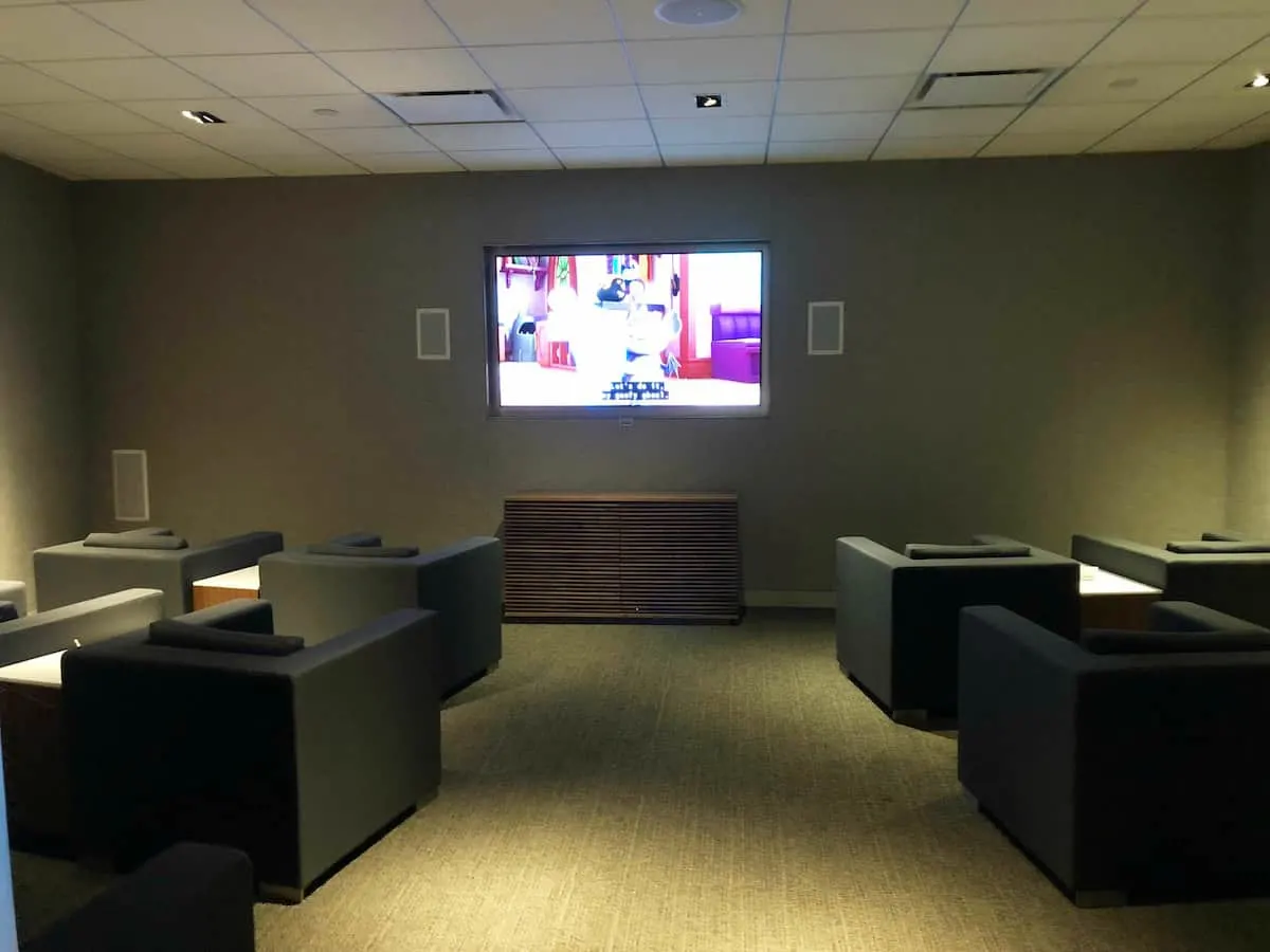 Star Alliance Business Class Lounge LAX TV room 2