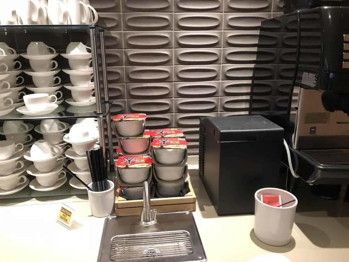 instant noodles, tea, and coffee at Star Alliance Business Class Lounge LAX