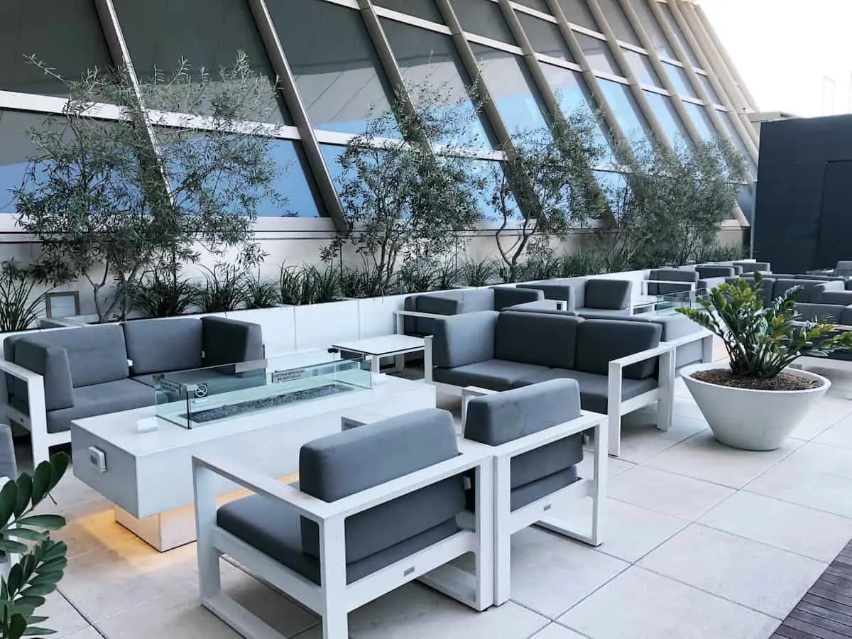 Star Alliance Business Class Lounge LAX outdoor seating fire pit