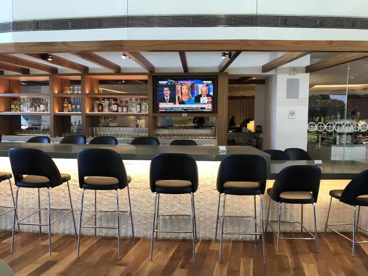 bar overlooking atrium Star Alliance Business Class Lounge LAX