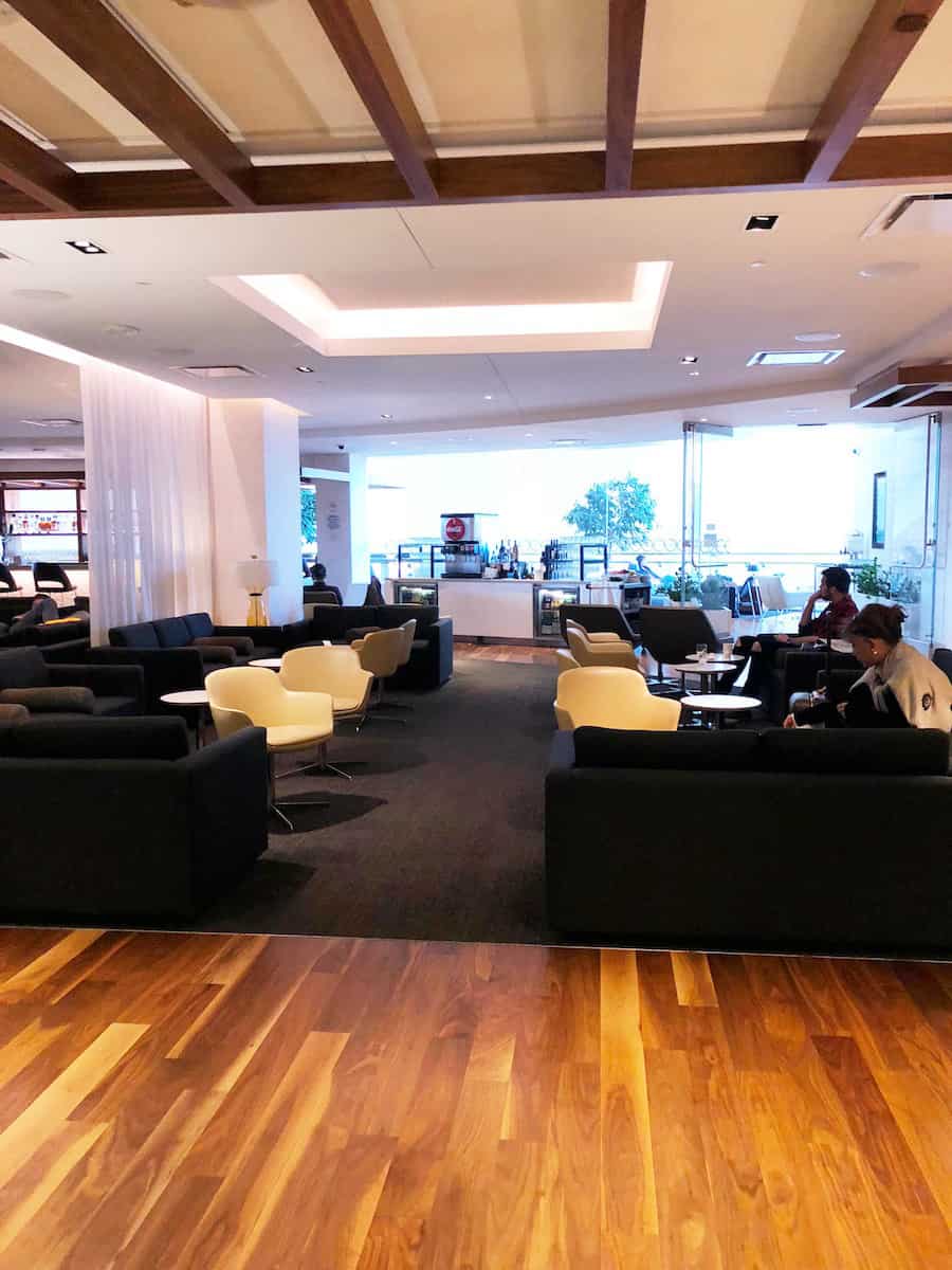 Star Alliance Business Class Lounge LAX seating