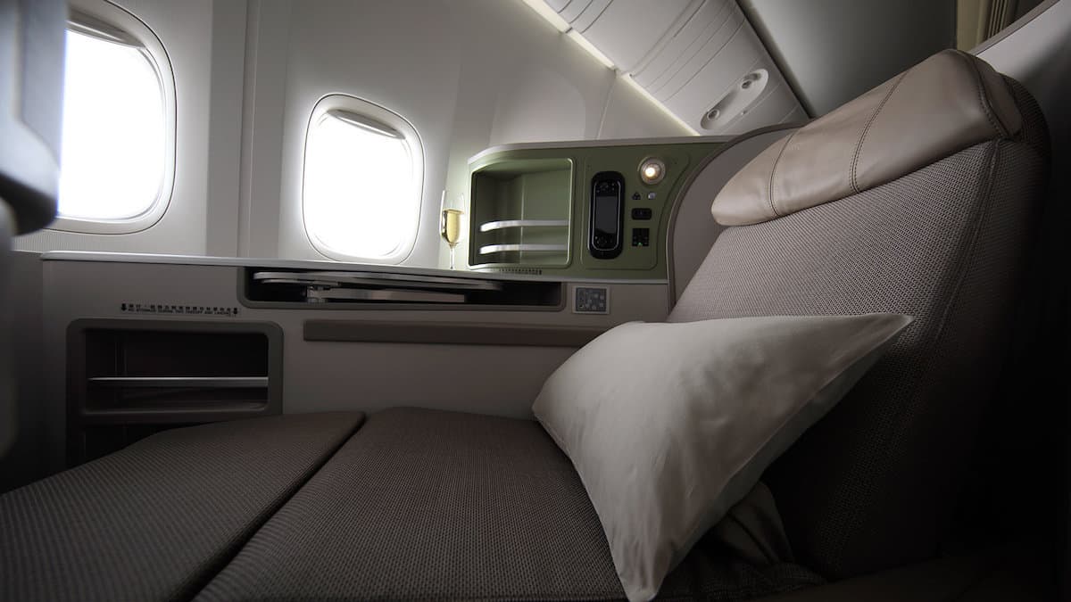 Want to fly First Class to Taipei? You can use 80,000 United mile to fly Eva Air First Class.