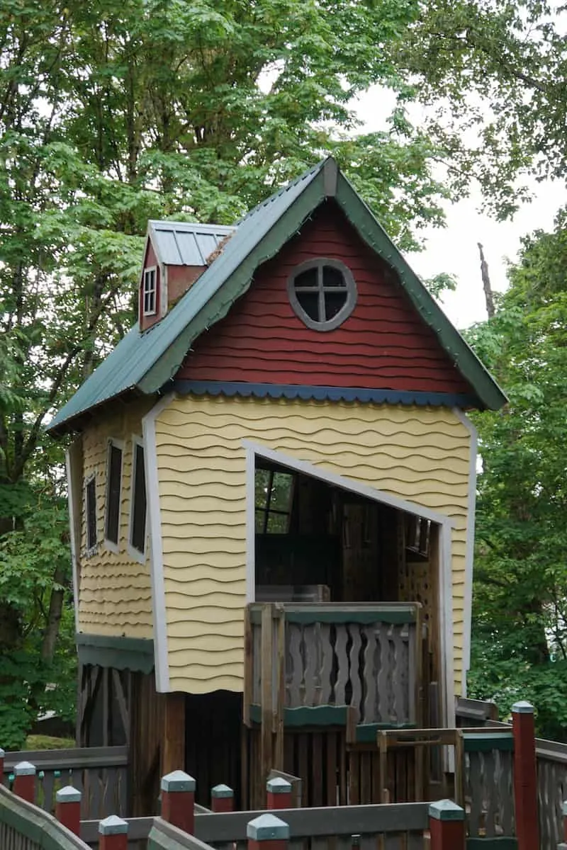 Red and yellow treehouse. Your kids will love playing in the treehouse at Lynden Park Million Smiles Playground. #thingstodoinLynden #Lynden #washington