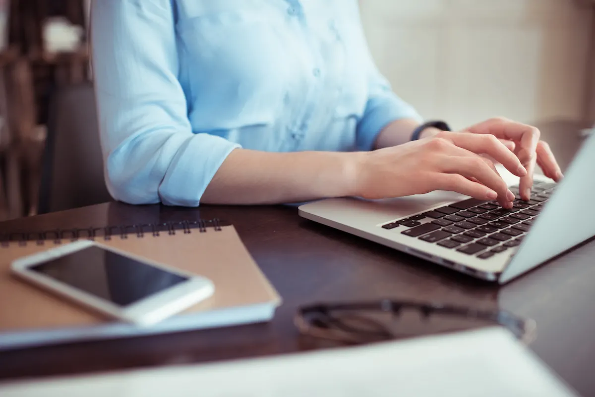 woman using laptop to earn frequent flyer miles without flying