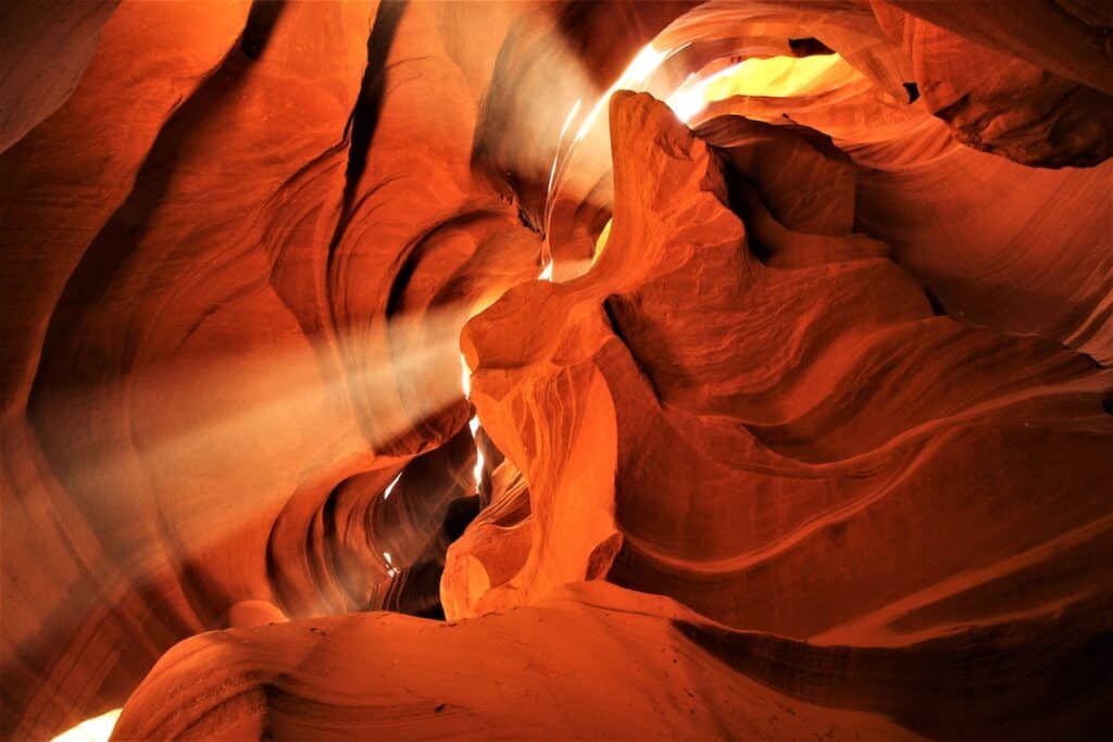 red colored curved rock walls antelope canyon