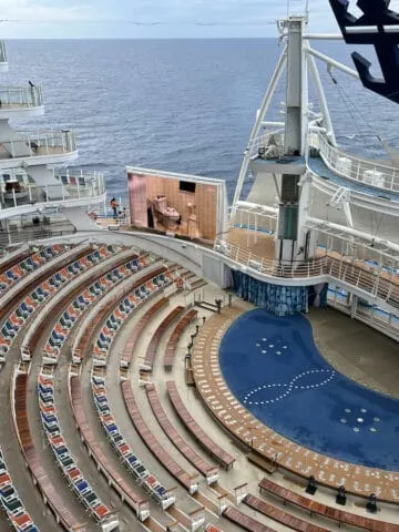 outdoor amphitheatre on cruise ship, Aquatheater on Harmony of the Seas