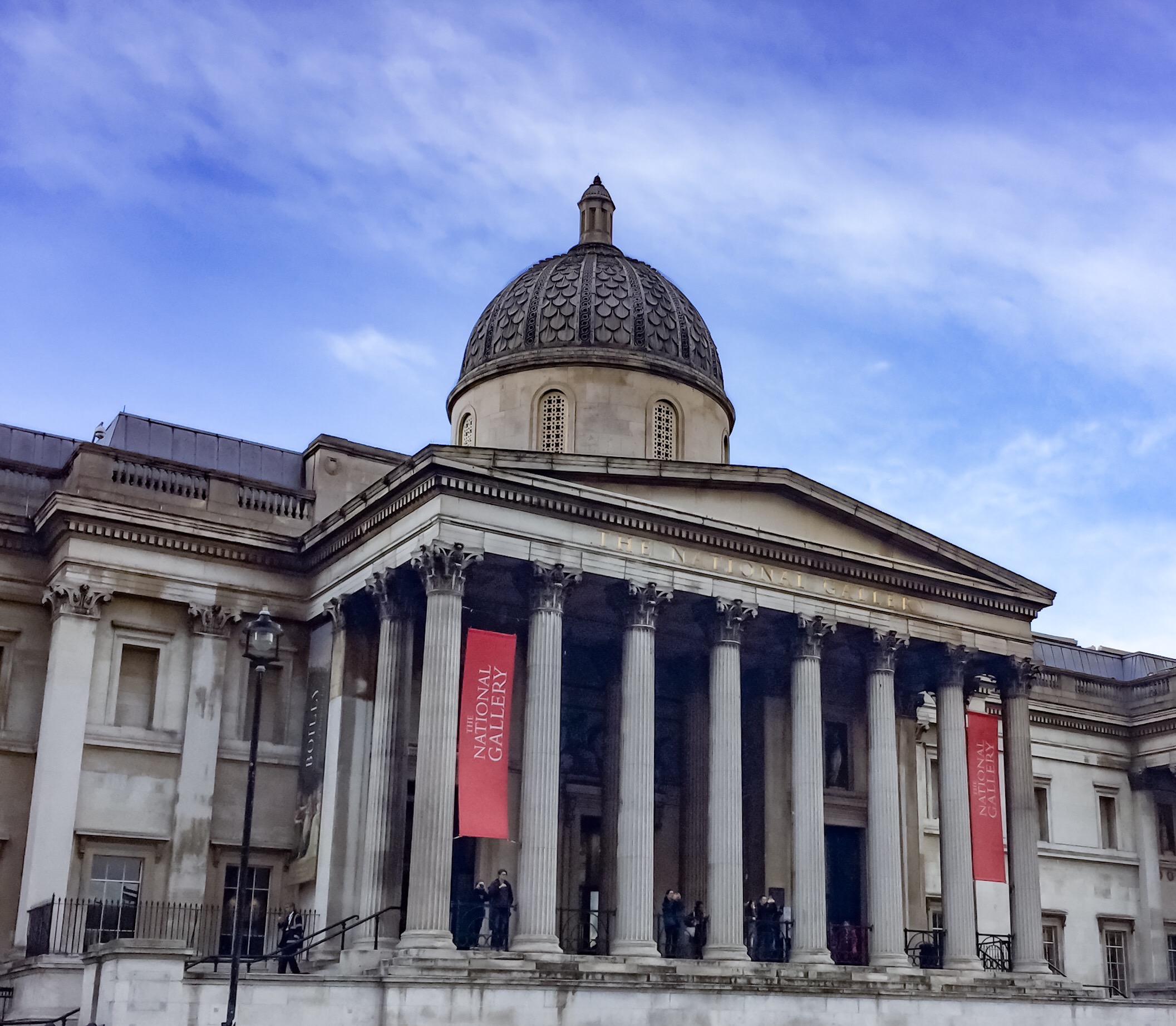 exterior view of the front of the National Gallery London